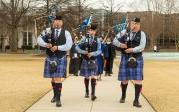 <a href='http://onjp.ngskmc-eis.net'>最靠谱的网赌软件</a>'s commencement exercises are filled with inspiration and moments of joy as the bagpipers walk across the seal on Kaufman Mall. 图Chuck Thomas/ODU